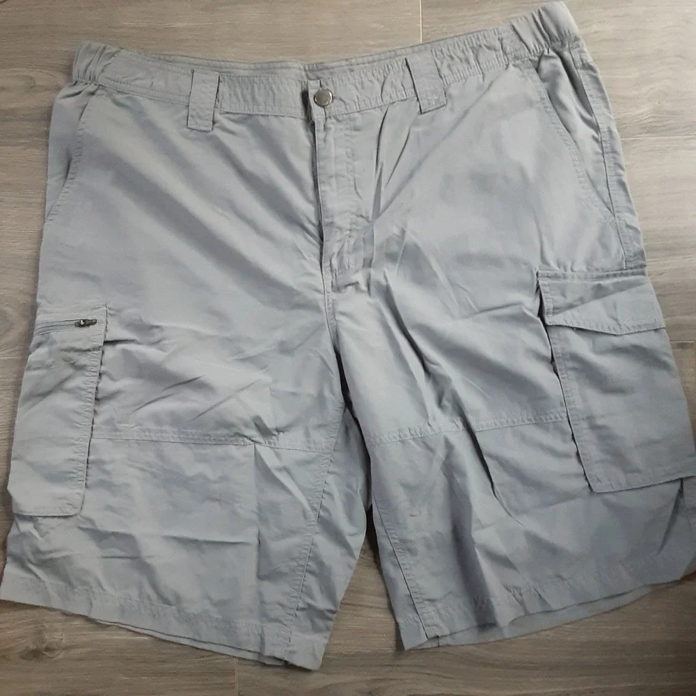 Columbia Mens Gray Nylon Ripstop Cargo Hiking Shorts 42W 12L Outdoor Utility